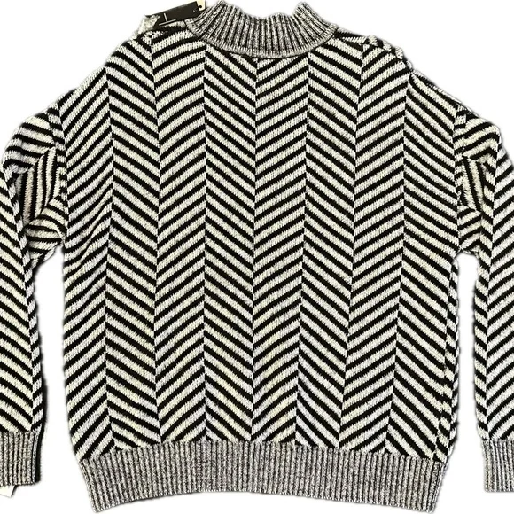 Tahari Printed Crew Neck Sweater, Size Large, NWT, Relaxed Fit, Soft & Stylish - Picture 4 of 9